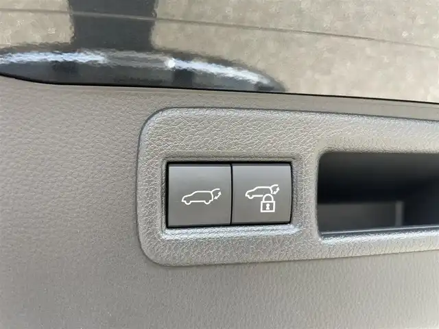 トヨタ ハリアー G 石川県 2020(令2)年 1.3万km プレシャスブラックパール ワンオーナー/純正ディスプレイオーディオ/フルセグTV/バックカメラ/LEDヘッドライト/ETC/パワーバックドア/デジタルインナーミラー/ドライブレコーダー付き/ハーフレザーシート/テレビキャンセラー/スマートキー/プッシュスタート/電動ミラー/保証書