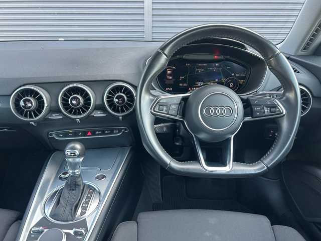 アウディ ＴＴクーペ 2．0 TFSI クワトロ 茨城県 2015(平27)年 5.2万km 赤 アシスタンスＰＫＧ　/アドバンスドキー　/クルコン　/レーンアシスト/サイドアシスト/バーチャルＣＰ　/純正ナビ　/バックカメラ　/フルセグ　/ＢＴ　/ＵＳＢ　/ＣＤ　/ＤＶＤ　/ＳＤ　/自動駐車　/純正１９インチＡＷ　/ドラレコ　/禁煙車