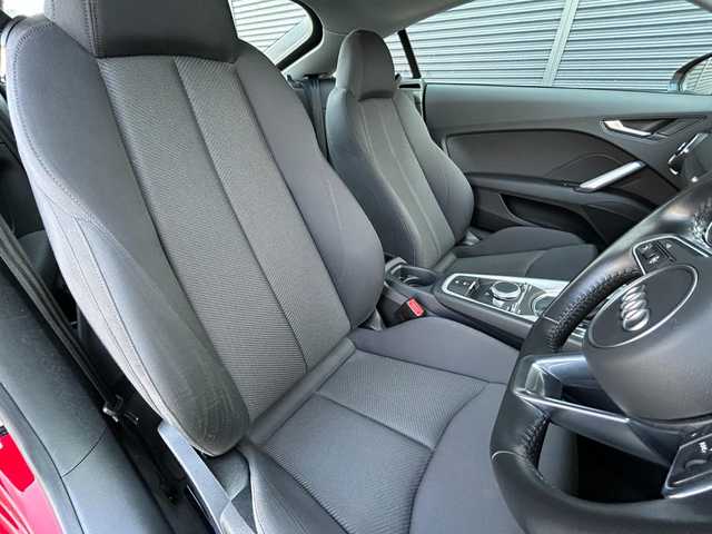 アウディ ＴＴクーペ 2．0 TFSI クワトロ 茨城県 2015(平27)年 5.2万km 赤 アシスタンスＰＫＧ　/アドバンスドキー　/クルコン　/レーンアシスト/サイドアシスト/バーチャルＣＰ　/純正ナビ　/バックカメラ　/フルセグ　/ＢＴ　/ＵＳＢ　/ＣＤ　/ＤＶＤ　/ＳＤ　/自動駐車　/純正１９インチＡＷ　/ドラレコ　/禁煙車