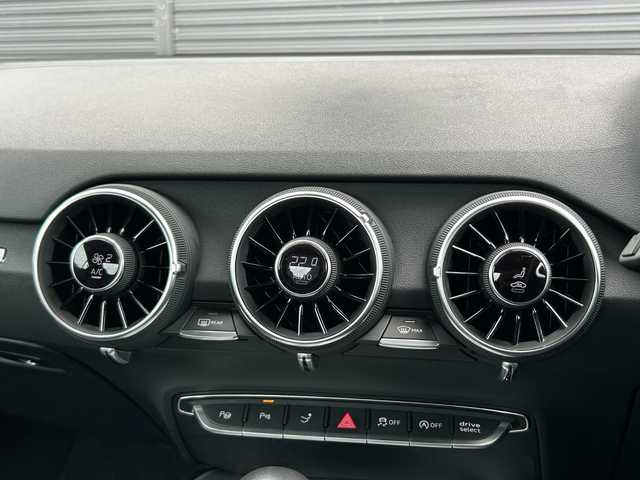 アウディ ＴＴクーペ 2．0 TFSI クワトロ 茨城県 2015(平27)年 5.2万km 赤 アシスタンスＰＫＧ　/アドバンスドキー　/クルコン　/レーンアシスト/サイドアシスト/バーチャルＣＰ　/純正ナビ　/バックカメラ　/フルセグ　/ＢＴ　/ＵＳＢ　/ＣＤ　/ＤＶＤ　/ＳＤ　/自動駐車　/純正１９インチＡＷ　/ドラレコ　/禁煙車