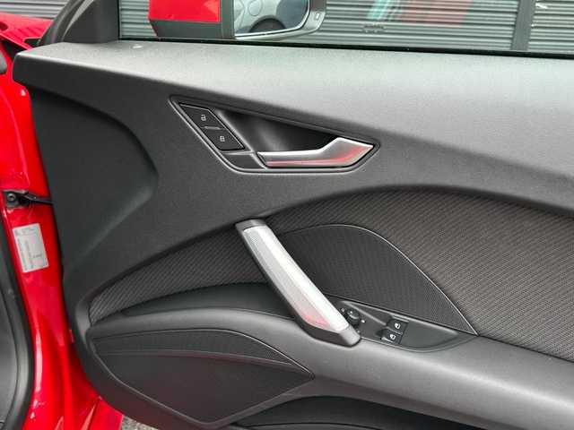 アウディ ＴＴクーペ 2．0 TFSI クワトロ 茨城県 2015(平27)年 5.2万km 赤 アシスタンスＰＫＧ　/アドバンスドキー　/クルコン　/レーンアシスト/サイドアシスト/バーチャルＣＰ　/純正ナビ　/バックカメラ　/フルセグ　/ＢＴ　/ＵＳＢ　/ＣＤ　/ＤＶＤ　/ＳＤ　/自動駐車　/純正１９インチＡＷ　/ドラレコ　/禁煙車