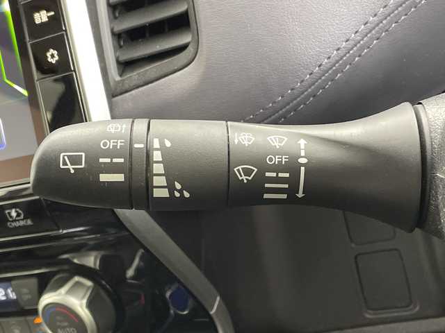 日産 セレナ e－パワー ハイウェイスター V 新潟県 2020(令2)年 7万km アズライトブルー 10インチ純正メモリナビ【MM520D-L】/　フルセグTV/Bluetooth/CD/DVD/USB/プロパイロット/セーフティパックA/・SRSカーテンエアバッグシステム&サイドエアバッグシステム/・踏み間違い衝突防止アシスト/・インテリジェントパーキングアシスト(駐車支援システム)/・標識検知機能/・フロント&バックソナー/・インテリジェントアラウンドビューモニター/・インテリジェントDA(ふらつき警報)/・ヒーター付ドアミラー/・ステアリングスイッチ/レーダークルーズコントロール/衝突被害軽減ブレーキ/後側方車両検知警報(BSW)/両側パワースライドドア/ドライブレコーダー【DH5-D】/ビルトインETC/レザーステアリング/禁煙車