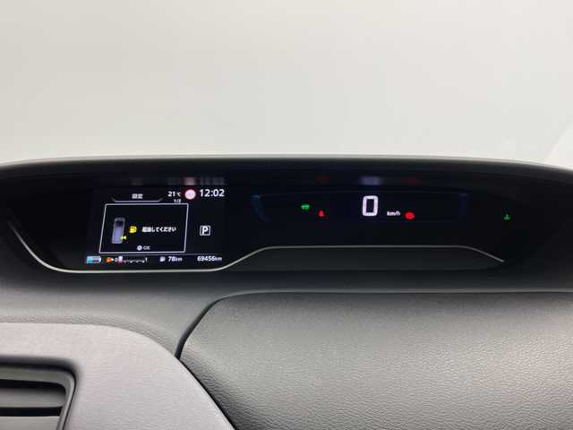 日産 セレナ e－パワー ハイウェイスター V 新潟県 2020(令2)年 7万km アズライトブルー 10インチ純正メモリナビ【MM520D-L】/　フルセグTV/Bluetooth/CD/DVD/USB/プロパイロット/セーフティパックA/・SRSカーテンエアバッグシステム&サイドエアバッグシステム/・踏み間違い衝突防止アシスト/・インテリジェントパーキングアシスト(駐車支援システム)/・標識検知機能/・フロント&バックソナー/・インテリジェントアラウンドビューモニター/・インテリジェントDA(ふらつき警報)/・ヒーター付ドアミラー/・ステアリングスイッチ/レーダークルーズコントロール/衝突被害軽減ブレーキ/後側方車両検知警報(BSW)/両側パワースライドドア/ドライブレコーダー【DH5-D】/ビルトインETC/レザーステアリング/禁煙車