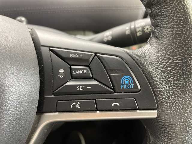 日産 セレナ e－パワー ハイウェイスター V 新潟県 2020(令2)年 7万km アズライトブルー 10インチ純正メモリナビ【MM520D-L】/　フルセグTV/Bluetooth/CD/DVD/USB/プロパイロット/セーフティパックA/・SRSカーテンエアバッグシステム&サイドエアバッグシステム/・踏み間違い衝突防止アシスト/・インテリジェントパーキングアシスト(駐車支援システム)/・標識検知機能/・フロント&バックソナー/・インテリジェントアラウンドビューモニター/・インテリジェントDA(ふらつき警報)/・ヒーター付ドアミラー/・ステアリングスイッチ/レーダークルーズコントロール/衝突被害軽減ブレーキ/後側方車両検知警報(BSW)/両側パワースライドドア/ドライブレコーダー【DH5-D】/ビルトインETC/レザーステアリング/禁煙車