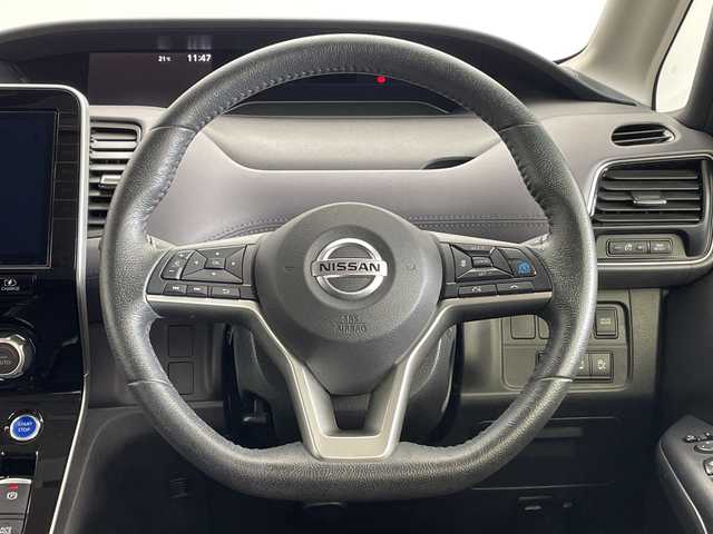 日産 セレナ e－パワー ハイウェイスター V 新潟県 2020(令2)年 7万km アズライトブルー 10インチ純正メモリナビ【MM520D-L】/　フルセグTV/Bluetooth/CD/DVD/USB/プロパイロット/セーフティパックA/・SRSカーテンエアバッグシステム&サイドエアバッグシステム/・踏み間違い衝突防止アシスト/・インテリジェントパーキングアシスト(駐車支援システム)/・標識検知機能/・フロント&バックソナー/・インテリジェントアラウンドビューモニター/・インテリジェントDA(ふらつき警報)/・ヒーター付ドアミラー/・ステアリングスイッチ/レーダークルーズコントロール/衝突被害軽減ブレーキ/後側方車両検知警報(BSW)/両側パワースライドドア/ドライブレコーダー【DH5-D】/ビルトインETC/レザーステアリング/禁煙車