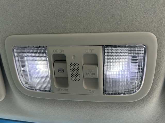 ホンダ ステップワゴン L 兵庫県 2009(平21)年 7.5万km プレミアムヒダマリアイボリーパール OP/・純正HDDインターナビシステム/CD/DVD/地デジTV/・マルチビューカメラ/・スカイルーフ/・純正16インチAW/・フローリングフロア/-/両側パワースライドドア/HIDヘッドランプ/オートライト/ビルトインETC/純正フロアマット/保証書/取説/スペアキー1本