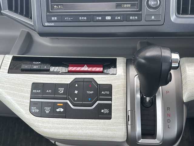 ホンダ ステップワゴン L 兵庫県 2009(平21)年 7.5万km プレミアムヒダマリアイボリーパール OP/・純正HDDインターナビシステム/CD/DVD/地デジTV/・マルチビューカメラ/・スカイルーフ/・純正16インチAW/・フローリングフロア/-/両側パワースライドドア/HIDヘッドランプ/オートライト/ビルトインETC/純正フロアマット/保証書/取説/スペアキー1本