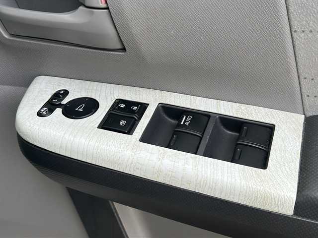 ホンダ ステップワゴン L 兵庫県 2009(平21)年 7.5万km プレミアムヒダマリアイボリーパール OP/・純正HDDインターナビシステム/CD/DVD/地デジTV/・マルチビューカメラ/・スカイルーフ/・純正16インチAW/・フローリングフロア/-/両側パワースライドドア/HIDヘッドランプ/オートライト/ビルトインETC/純正フロアマット/保証書/取説/スペアキー1本