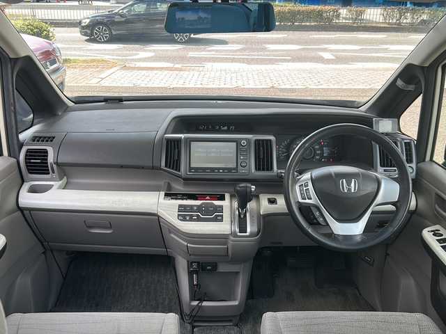 ホンダ ステップワゴン L 兵庫県 2009(平21)年 7.5万km プレミアムヒダマリアイボリーパール OP/・純正HDDインターナビシステム/CD/DVD/地デジTV/・マルチビューカメラ/・スカイルーフ/・純正16インチAW/・フローリングフロア/-/両側パワースライドドア/HIDヘッドランプ/オートライト/ビルトインETC/純正フロアマット/保証書/取説/スペアキー1本