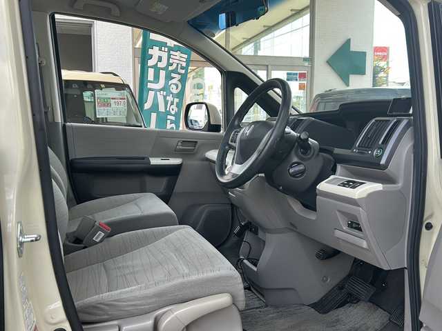 ホンダ ステップワゴン L 兵庫県 2009(平21)年 7.5万km プレミアムヒダマリアイボリーパール OP/・純正HDDインターナビシステム/CD/DVD/地デジTV/・マルチビューカメラ/・スカイルーフ/・純正16インチAW/・フローリングフロア/-/両側パワースライドドア/HIDヘッドランプ/オートライト/ビルトインETC/純正フロアマット/保証書/取説/スペアキー1本