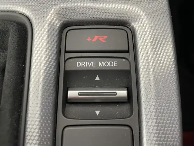 ホンダ シビック タイプR 群馬県 2024(令6)年 0.6万km チャンピオンシップホワイト Hondaコネクトディスプレー/・AM/FM/Bluetooth/USB/AppleCarPlay/AndroidAuto/＝＝＝＝＝/６速ＭＴ　ホンダコネクトディスプレー　ＥＴＣ２．０　Ｂｒｅｍｂｏキャリパー　タイプＲ専用１９インチリバースリムアルミホイール　ホンダセンシング　ＬｏｇＲ　前後ドライブレコーダー　ＬＥＤランプ　禁煙車
