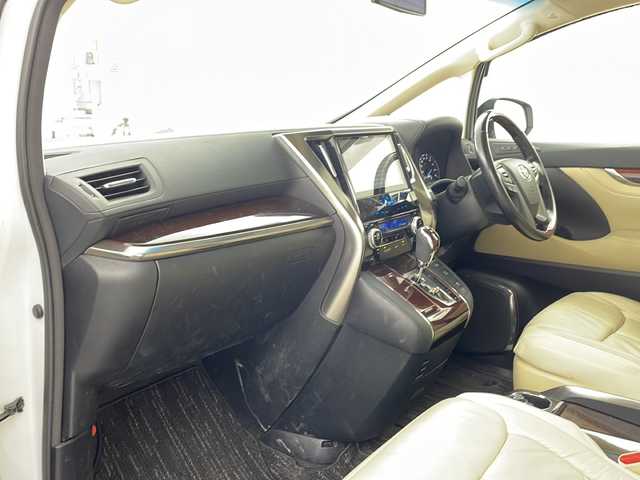 トヨタ アルファード G 兵庫県 2016(平28)年 7.8万km ホワイトパールクリスタルシャイン ・社外10インチナビ/CD/DVD/TV/SD/・社外リアフリップダウンモニター/・バックカメラ　/・プリクラッシュセーフティ/・レーダークルーズコントロール/・クリアランスソナー/・ECO MODE/・前後ドライブレコーダー/・ツインムーンルーフ/・両側パワースライドドア/・パワーバックドア/・ビルトインETC/・運転席メモリー機能付きパワーシート/・前席パワーシート/・オットマン/・nanoe/・LEDヘッドライト/・オートライト/・フォグランプ/・ウィンカーミラー/・オートワイパー/・ウォークスルー/・純正フロアマット/・純正１７インチアルミホイール/・社外レーダー/・社外革調シートカバー/・ドアバイザー/・オールオートパワーウィンドウ/・電動格納ミラー/・スマートキー/・スペアキー