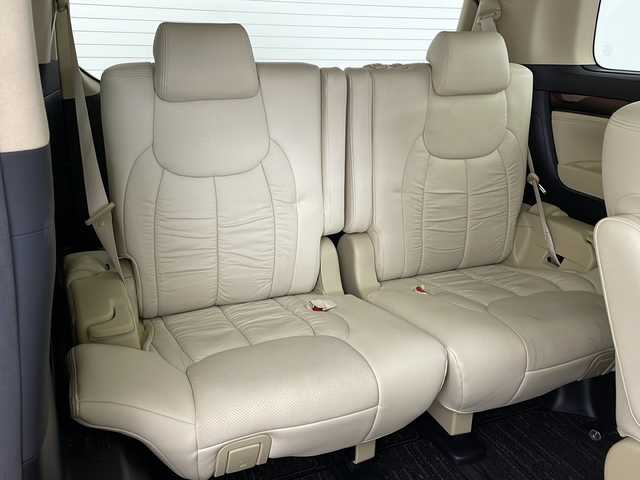 トヨタ アルファード G 兵庫県 2016(平28)年 7.8万km ホワイトパールクリスタルシャイン ・社外10インチナビ/CD/DVD/TV/SD/・社外リアフリップダウンモニター/・バックカメラ　/・プリクラッシュセーフティ/・レーダークルーズコントロール/・クリアランスソナー/・ECO MODE/・前後ドライブレコーダー/・ツインムーンルーフ/・両側パワースライドドア/・パワーバックドア/・ビルトインETC/・運転席メモリー機能付きパワーシート/・前席パワーシート/・オットマン/・nanoe/・LEDヘッドライト/・オートライト/・フォグランプ/・ウィンカーミラー/・オートワイパー/・ウォークスルー/・純正フロアマット/・純正１７インチアルミホイール/・社外レーダー/・社外革調シートカバー/・ドアバイザー/・オールオートパワーウィンドウ/・電動格納ミラー/・スマートキー/・スペアキー