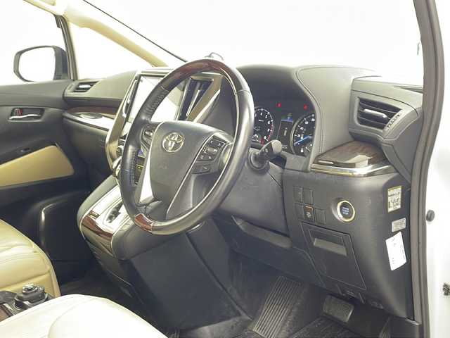 トヨタ アルファード G 兵庫県 2016(平28)年 7.8万km ホワイトパールクリスタルシャイン ・社外10インチナビ/CD/DVD/TV/SD/・社外リアフリップダウンモニター/・バックカメラ　/・プリクラッシュセーフティ/・レーダークルーズコントロール/・クリアランスソナー/・ECO MODE/・前後ドライブレコーダー/・ツインムーンルーフ/・両側パワースライドドア/・パワーバックドア/・ビルトインETC/・運転席メモリー機能付きパワーシート/・前席パワーシート/・オットマン/・nanoe/・LEDヘッドライト/・オートライト/・フォグランプ/・ウィンカーミラー/・オートワイパー/・ウォークスルー/・純正フロアマット/・純正１７インチアルミホイール/・社外レーダー/・社外革調シートカバー/・ドアバイザー/・オールオートパワーウィンドウ/・電動格納ミラー/・スマートキー/・スペアキー