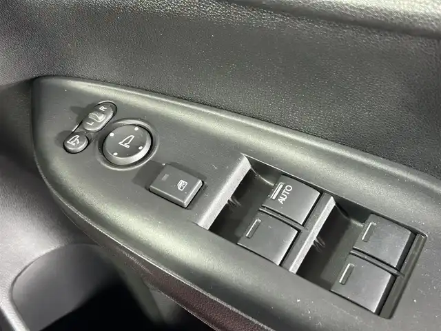 ホンダ フィット ハイブリット S ホンダセンシング 佐賀県 2017(平29)年 2.4万km ルージュアメジストM 純正７型ナビ/(フルセグTV/CD/DVD/Bluetooth/AM/FM/SD)/衝突軽減システム/バックカメラ/コーナーセンサー/レーンキープアシスト/レーダークルーズコントロール/パドルシフト/ＬＥＤヘッドライト/オートライト/フォグライト/純正１６インチアルミホイール/純正フロアマット/ドアバイザー/ビルトインETC/ドライブレコーダー/ステアリングリモコン/先行車発進告知機能/標識検知機能/盗難防止装置/横滑り防止装置/プッシュスタート/スマートキー/スペアキー×１