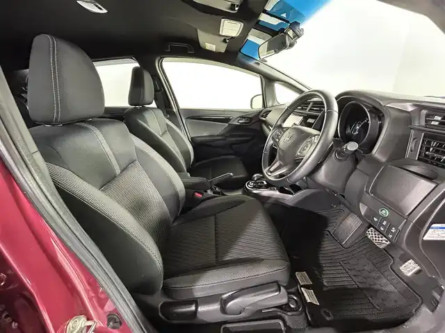 ホンダ フィット ハイブリット S ホンダセンシング 佐賀県 2017(平29)年 2.4万km ルージュアメジストM 純正７型ナビ/(フルセグTV/CD/DVD/Bluetooth/AM/FM/SD)/衝突軽減システム/バックカメラ/コーナーセンサー/レーンキープアシスト/レーダークルーズコントロール/パドルシフト/ＬＥＤヘッドライト/オートライト/フォグライト/純正１６インチアルミホイール/純正フロアマット/ドアバイザー/ビルトインETC/ドライブレコーダー/ステアリングリモコン/先行車発進告知機能/標識検知機能/盗難防止装置/横滑り防止装置/プッシュスタート/スマートキー/スペアキー×１