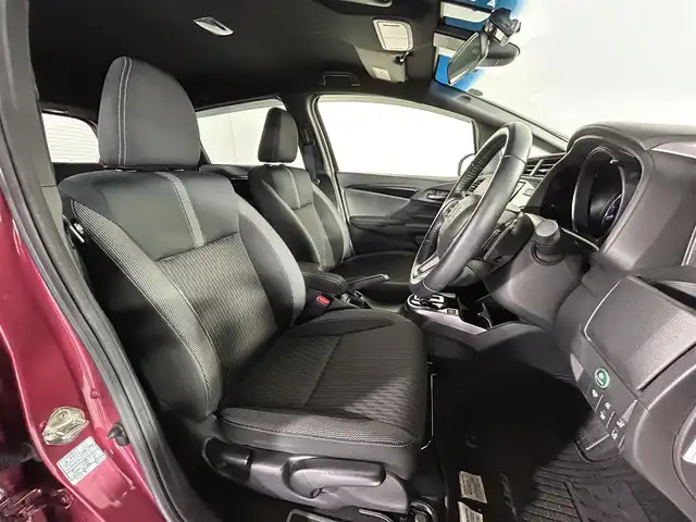 ホンダ フィット ハイブリット S ホンダセンシング 佐賀県 2017(平29)年 2.4万km ルージュアメジストM 純正７型ナビ/(フルセグTV/CD/DVD/Bluetooth/AM/FM/SD)/衝突軽減システム/バックカメラ/コーナーセンサー/レーンキープアシスト/レーダークルーズコントロール/パドルシフト/ＬＥＤヘッドライト/オートライト/フォグライト/純正１６インチアルミホイール/純正フロアマット/ドアバイザー/ビルトインETC/ドライブレコーダー/ステアリングリモコン/先行車発進告知機能/標識検知機能/盗難防止装置/横滑り防止装置/プッシュスタート/スマートキー/スペアキー×１