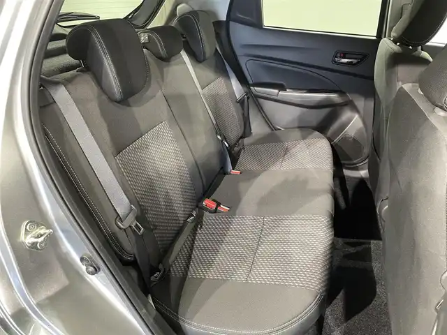 スズキ スイフト HYBRID RS 愛知県 2020(令2)年 3.6万km プレミアムシルバーメタリック 純正８インチナビ/全方位モニター/レーダークルーズコントロール/衝突軽減ブレーキ/ブラインドスポットモニター/車線逸脱警報/クリアランスソナー/シートヒーター/パドルシフト/前後ドライブレコーダー/ＬＥＤヘッドライト/バックフォグランプ/アクセサリーソケット/USB入力端子/ISOFIX/アイドリングストップ/純正フロアマット/スタッドレスタイヤ・社外15インチアルミホイール