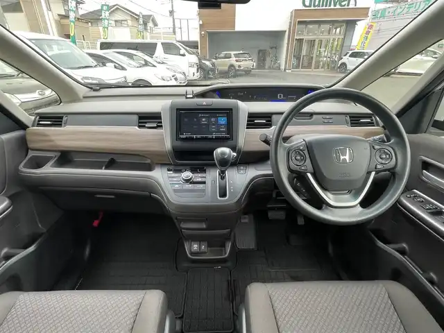 ホンダ フリード G ホンダセンシング 埼玉県 2020(令2)年 2万km プラチナホワイトパール 社外ナビ（Ｂｌｕｅｔｏｏｔｈ、ＣＤ、ＤＶＤ、フルセグＴＶ）/バックカメラ/ＥＴＣ/前ドラレコ/スペアキー１本/両側パワスラ/追従走行有クルコン/純正フロアマット/社外アルミ/ＬＥＤヘッドライト/ＵＳＢ入力端子/保証書/取扱説明書/ナビ取扱説明書/3列シート/ウォークスルー/横滑り防止装置/レーンキープアシスト/オートライト/ダブルエアバッグ/衝突被害軽減システム