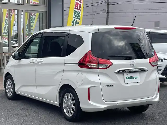 ホンダ フリード G ホンダセンシング 埼玉県 2020(令2)年 2万km プラチナホワイトパール 社外ナビ（Ｂｌｕｅｔｏｏｔｈ、ＣＤ、ＤＶＤ、フルセグＴＶ）/バックカメラ/ＥＴＣ/前ドラレコ/スペアキー１本/両側パワスラ/追従走行有クルコン/純正フロアマット/社外アルミ/ＬＥＤヘッドライト/ＵＳＢ入力端子/保証書/取扱説明書/ナビ取扱説明書/3列シート/ウォークスルー/横滑り防止装置/レーンキープアシスト/オートライト/ダブルエアバッグ/衝突被害軽減システム