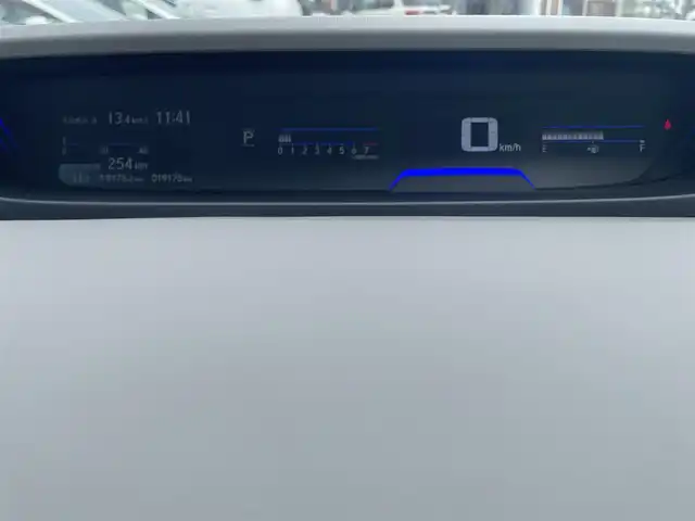 ホンダ フリード G ホンダセンシング 埼玉県 2020(令2)年 2万km プラチナホワイトパール 社外ナビ（Ｂｌｕｅｔｏｏｔｈ、ＣＤ、ＤＶＤ、フルセグＴＶ）/バックカメラ/ＥＴＣ/前ドラレコ/スペアキー１本/両側パワスラ/追従走行有クルコン/純正フロアマット/社外アルミ/ＬＥＤヘッドライト/ＵＳＢ入力端子/保証書/取扱説明書/ナビ取扱説明書/3列シート/ウォークスルー/横滑り防止装置/レーンキープアシスト/オートライト/ダブルエアバッグ/衝突被害軽減システム