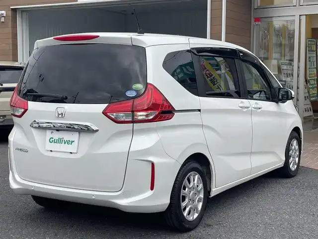 ホンダ フリード G ホンダセンシング 埼玉県 2020(令2)年 2万km プラチナホワイトパール 社外ナビ（Ｂｌｕｅｔｏｏｔｈ、ＣＤ、ＤＶＤ、フルセグＴＶ）/バックカメラ/ＥＴＣ/前ドラレコ/スペアキー１本/両側パワスラ/追従走行有クルコン/純正フロアマット/社外アルミ/ＬＥＤヘッドライト/ＵＳＢ入力端子/保証書/取扱説明書/ナビ取扱説明書/3列シート/ウォークスルー/横滑り防止装置/レーンキープアシスト/オートライト/ダブルエアバッグ/衝突被害軽減システム