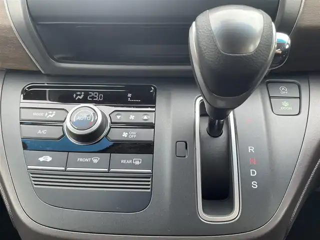 ホンダ フリード G ホンダセンシング 埼玉県 2020(令2)年 2万km プラチナホワイトパール 社外ナビ（Ｂｌｕｅｔｏｏｔｈ、ＣＤ、ＤＶＤ、フルセグＴＶ）/バックカメラ/ＥＴＣ/前ドラレコ/スペアキー１本/両側パワスラ/追従走行有クルコン/純正フロアマット/社外アルミ/ＬＥＤヘッドライト/ＵＳＢ入力端子/保証書/取扱説明書/ナビ取扱説明書/3列シート/ウォークスルー/横滑り防止装置/レーンキープアシスト/オートライト/ダブルエアバッグ/衝突被害軽減システム