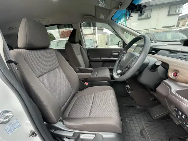 ホンダ フリード G ホンダセンシング 埼玉県 2020(令2)年 2万km プラチナホワイトパール 社外ナビ（Ｂｌｕｅｔｏｏｔｈ、ＣＤ、ＤＶＤ、フルセグＴＶ）/バックカメラ/ＥＴＣ/前ドラレコ/スペアキー１本/両側パワスラ/追従走行有クルコン/純正フロアマット/社外アルミ/ＬＥＤヘッドライト/ＵＳＢ入力端子/保証書/取扱説明書/ナビ取扱説明書/3列シート/ウォークスルー/横滑り防止装置/レーンキープアシスト/オートライト/ダブルエアバッグ/衝突被害軽減システム