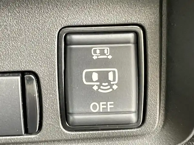 日産 セレナ e－パワー ハイウェイスター V 千葉県 2023(令5)年 0.6万km プリズムホワイト エマージェンシーブレーキ/・プロパイロット/・レーンキープアシスト/・車線逸脱警報システム/・ブラインドスポットモニター/・クリアランスソナー/純正9インチナビ/・Bluetooth/フルセグTV/HDMI/・アラウンドビューモニター/・ビルトインETC/・インテリジェントルームミラー/フリップダウンモニター/両側電動ドア/電子パーキング/・ブレーキホールド/オートライト/・オートマチックハイビーム/・LEDヘッドライト/・LEDフォグランプ/純正16インチAW/純正フロアマット/電動格納ウインカーミラー/プッシュスタート/・スマートキー/・スペアキー