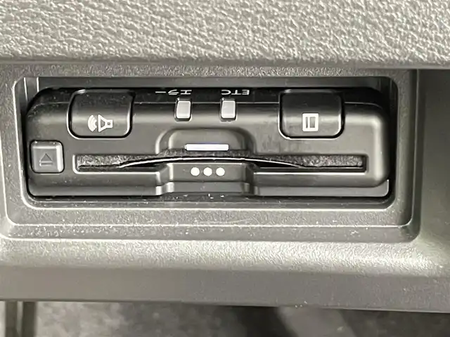 日産 セレナ e－パワー ハイウェイスター V 千葉県 2023(令5)年 0.6万km プリズムホワイト エマージェンシーブレーキ/・プロパイロット/・レーンキープアシスト/・車線逸脱警報システム/・ブラインドスポットモニター/・クリアランスソナー/純正9インチナビ/・Bluetooth/フルセグTV/HDMI/・アラウンドビューモニター/・ビルトインETC/・インテリジェントルームミラー/フリップダウンモニター/両側電動ドア/電子パーキング/・ブレーキホールド/オートライト/・オートマチックハイビーム/・LEDヘッドライト/・LEDフォグランプ/純正16インチAW/純正フロアマット/電動格納ウインカーミラー/プッシュスタート/・スマートキー/・スペアキー