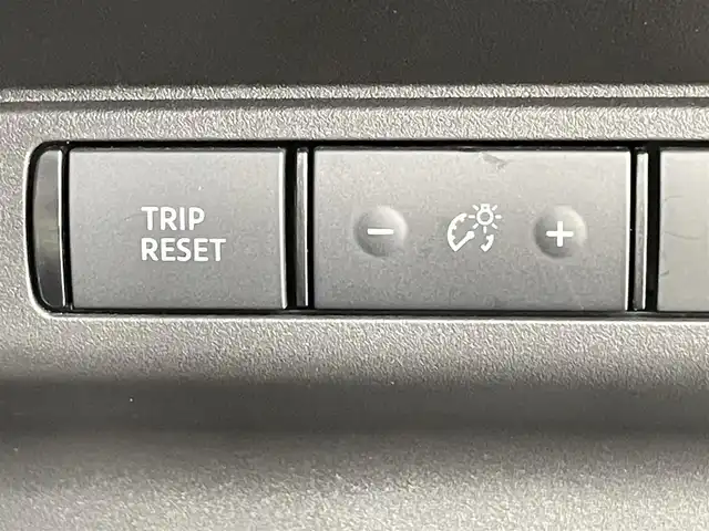 日産 セレナ e－パワー ハイウェイスター V 千葉県 2023(令5)年 0.6万km プリズムホワイト エマージェンシーブレーキ/・プロパイロット/・レーンキープアシスト/・車線逸脱警報システム/・ブラインドスポットモニター/・クリアランスソナー/純正9インチナビ/・Bluetooth/フルセグTV/HDMI/・アラウンドビューモニター/・ビルトインETC/・インテリジェントルームミラー/フリップダウンモニター/両側電動ドア/電子パーキング/・ブレーキホールド/オートライト/・オートマチックハイビーム/・LEDヘッドライト/・LEDフォグランプ/純正16インチAW/純正フロアマット/電動格納ウインカーミラー/プッシュスタート/・スマートキー/・スペアキー