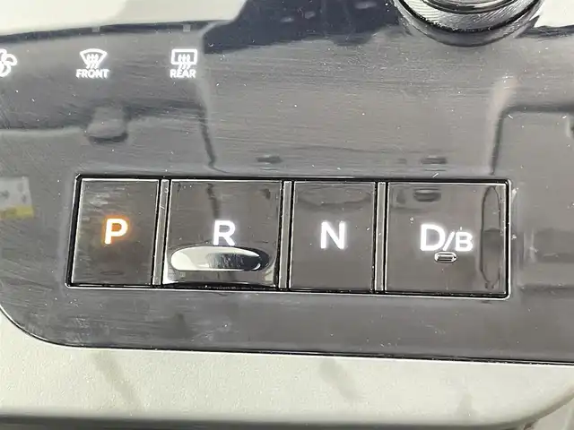 日産 セレナ e－パワー ハイウェイスター V 千葉県 2023(令5)年 0.6万km プリズムホワイト エマージェンシーブレーキ/・プロパイロット/・レーンキープアシスト/・車線逸脱警報システム/・ブラインドスポットモニター/・クリアランスソナー/純正9インチナビ/・Bluetooth/フルセグTV/HDMI/・アラウンドビューモニター/・ビルトインETC/・インテリジェントルームミラー/フリップダウンモニター/両側電動ドア/電子パーキング/・ブレーキホールド/オートライト/・オートマチックハイビーム/・LEDヘッドライト/・LEDフォグランプ/純正16インチAW/純正フロアマット/電動格納ウインカーミラー/プッシュスタート/・スマートキー/・スペアキー