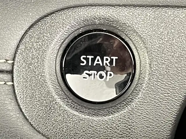 日産 セレナ e－パワー ハイウェイスター V 千葉県 2023(令5)年 0.6万km プリズムホワイト エマージェンシーブレーキ/・プロパイロット/・レーンキープアシスト/・車線逸脱警報システム/・ブラインドスポットモニター/・クリアランスソナー/純正9インチナビ/・Bluetooth/フルセグTV/HDMI/・アラウンドビューモニター/・ビルトインETC/・インテリジェントルームミラー/フリップダウンモニター/両側電動ドア/電子パーキング/・ブレーキホールド/オートライト/・オートマチックハイビーム/・LEDヘッドライト/・LEDフォグランプ/純正16インチAW/純正フロアマット/電動格納ウインカーミラー/プッシュスタート/・スマートキー/・スペアキー