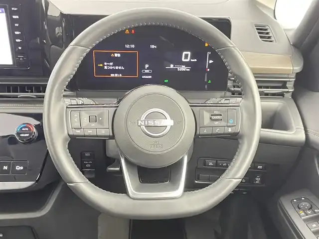 日産 セレナ e－パワー ハイウェイスター V 千葉県 2023(令5)年 0.6万km プリズムホワイト エマージェンシーブレーキ/・プロパイロット/・レーンキープアシスト/・車線逸脱警報システム/・ブラインドスポットモニター/・クリアランスソナー/純正9インチナビ/・Bluetooth/フルセグTV/HDMI/・アラウンドビューモニター/・ビルトインETC/・インテリジェントルームミラー/フリップダウンモニター/両側電動ドア/電子パーキング/・ブレーキホールド/オートライト/・オートマチックハイビーム/・LEDヘッドライト/・LEDフォグランプ/純正16インチAW/純正フロアマット/電動格納ウインカーミラー/プッシュスタート/・スマートキー/・スペアキー