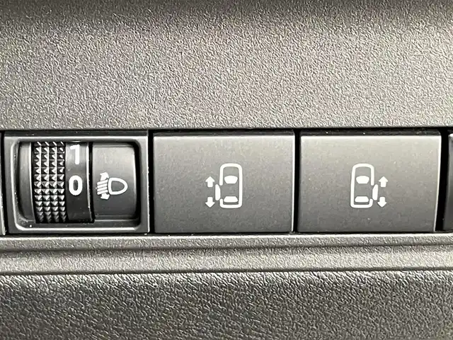 日産 セレナ e－パワー ハイウェイスター V 千葉県 2023(令5)年 0.6万km プリズムホワイト エマージェンシーブレーキ/・プロパイロット/・レーンキープアシスト/・車線逸脱警報システム/・ブラインドスポットモニター/・クリアランスソナー/純正9インチナビ/・Bluetooth/フルセグTV/HDMI/・アラウンドビューモニター/・ビルトインETC/・インテリジェントルームミラー/フリップダウンモニター/両側電動ドア/電子パーキング/・ブレーキホールド/オートライト/・オートマチックハイビーム/・LEDヘッドライト/・LEDフォグランプ/純正16インチAW/純正フロアマット/電動格納ウインカーミラー/プッシュスタート/・スマートキー/・スペアキー