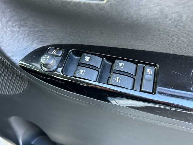 ダイハツ タント カスタム X SA 岐阜県 2013(平25)年 10.4万km パールホワイトⅢ 【登録時走行距離：103788km】/純正8型ナビ/フルセグTV/バックカメラ/片側パワースライドドア/ドライブレコーダー/USB入力端子/ETC/Bluetooth/プッシュスタート/スマートキー/純正フロアマット/純正ドアバイザー/純正アルミホイール/ABS/横滑り防止装置/レーンキープアシスト/盗難防止装置/オートライト/キセノンヘッドライト/エアバッグ/衝突被害軽減システム