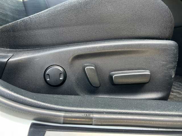 トヨタ クラウン アスリート S-T 岐阜県 2016(平28)年 9.7万km ホワイトパールクリスタルシャイン 登録時走行距離：96734km/純正ナビ/バックモニター/フルセグテレビ・Bluetooth・CD・DVD・USB/クルーズコントロール/ビルトインＥＴＣ/ドライブレコーダー/パワーシート/シートヒーター/ＬＥＤヘッドライト/オートライト/プッシュスタート/スマートキー/純正フロアマット/純正アルミホイール