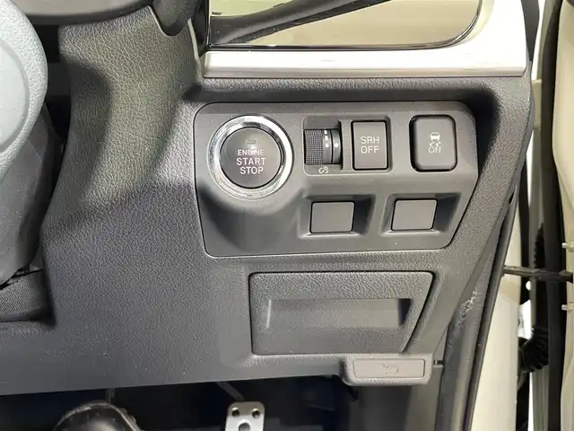 スバル フォレスター S－リミテッド 岩手県 2017(平29)年 10.6万km クリスタルホワイトP ４WD/X-MODE/アイサイトVer.3/アドバンスドセイフティパッケージ/全車速追従機能付きクルーズコントロール/アクティブレーンキープ/プリクラッシュブレーキ/AT誤発進抑制制御/スバルリヤビークルディテクション/アダプティブドライビングビーム/ヒルディセントコントロール/横滑り防止装置/アイドリングストップ/ステアリング連動ヘッドランプ/パワーシート（前席）/シートヒーター（前席・後席左右）/パドルシフト/純正ナビ/（CD/DVD/フルセグ/SD/Bluetooth）/バックカメラ/ETC/LEDヘッドランプ/純正18インチアルミホイール