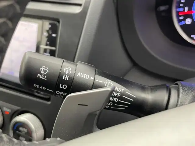 スバル インプレッサ ＸＶ ハイブリッド 2．0i－L 富山県 2014(平26)年 3.8万km サテンホワイトパール 4WD/社外ナビ(AM/FM/BT/CD/DVD)/フルセグTV/クルーズコントロール/衝突軽減ブレーキ/横滑り防止装置/オートライト/ヘッドライトウォッシャー/社外フロアマット/純正AW/ETC/キセノンヘッドライト/スマートキー/スペアキー1本/プッシュスタート/電動格納ミラー/バニティミラー/取扱説明書/保証書