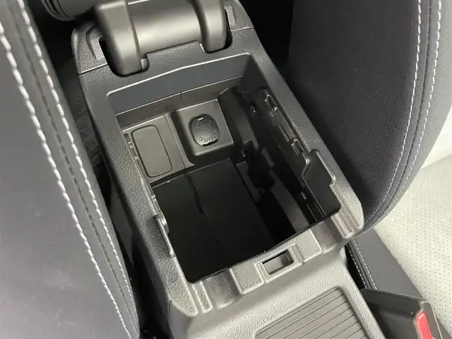 スバル インプレッサ ＸＶ ハイブリッド 2．0i－L 富山県 2014(平26)年 3.8万km サテンホワイトパール 4WD/社外ナビ(AM/FM/BT/CD/DVD)/フルセグTV/クルーズコントロール/衝突軽減ブレーキ/横滑り防止装置/オートライト/ヘッドライトウォッシャー/社外フロアマット/純正AW/ETC/キセノンヘッドライト/スマートキー/スペアキー1本/プッシュスタート/電動格納ミラー/バニティミラー/取扱説明書/保証書