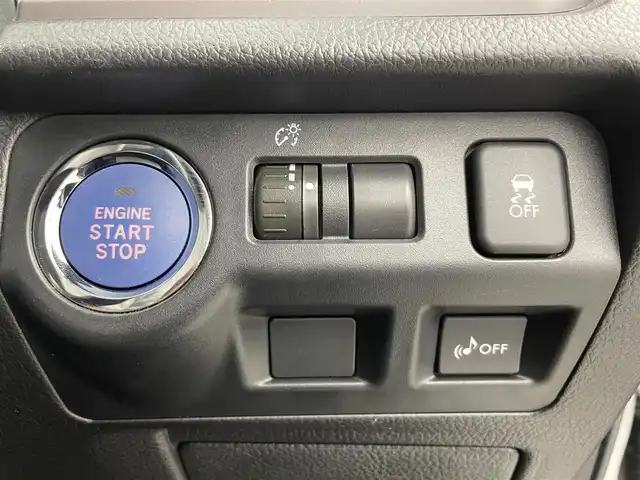 スバル インプレッサ ＸＶ ハイブリッド 2．0i－L 富山県 2014(平26)年 3.8万km サテンホワイトパール 4WD/社外ナビ(AM/FM/BT/CD/DVD)/フルセグTV/クルーズコントロール/衝突軽減ブレーキ/横滑り防止装置/オートライト/ヘッドライトウォッシャー/社外フロアマット/純正AW/ETC/キセノンヘッドライト/スマートキー/スペアキー1本/プッシュスタート/電動格納ミラー/バニティミラー/取扱説明書/保証書