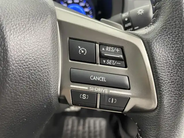 スバル インプレッサ ＸＶ ハイブリッド 2．0i－L 富山県 2014(平26)年 3.8万km サテンホワイトパール 4WD/社外ナビ(AM/FM/BT/CD/DVD)/フルセグTV/クルーズコントロール/衝突軽減ブレーキ/横滑り防止装置/オートライト/ヘッドライトウォッシャー/社外フロアマット/純正AW/ETC/キセノンヘッドライト/スマートキー/スペアキー1本/プッシュスタート/電動格納ミラー/バニティミラー/取扱説明書/保証書