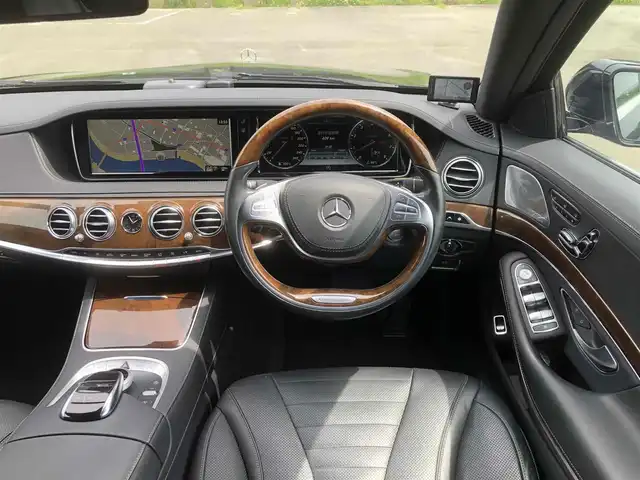メルセデス・ベンツ Ｓ５５０Ｌ 福岡県 2016(平28)年 2.7万km カバンサイトブルー 純正メーカーナビ/　フルセグTV/CD/DVD/Bluetooth/360°カメラ/アクティブパーキングアシスト/パノラミックスライディングルーフ/ウィンカーミラー/クルーズコントロール/サンルーフ/木目調革巻きステアリング/全席パワーシート、シートヒーター/後席電動ブラインド/Burmesterサラウンドサウンドシステム/プッシュスタート/ETC/純正18インチアルミホイール/ドライブレコーダー【DRY-WiFiV5】/レーダー探知機【Z260Cｓｄ】/アンビエントライト/保証書/取扱説明書/レーダーセーフティパッケージ/・ブレーキアシストプラス/・後方衝突警告システム/・PRE-SAFEブレーキ/・アクティブレーンキーピングアシスト/・アクティブブラインドスポットアシスト/・ディストロニックプラス/・チャイルドセーフティシートセンサー（助手席）