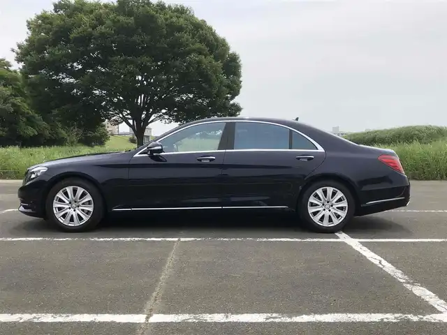 メルセデス・ベンツ Ｓ５５０Ｌ 福岡県 2016(平28)年 2.7万km カバンサイトブルー 純正メーカーナビ/　フルセグTV/CD/DVD/Bluetooth/360°カメラ/アクティブパーキングアシスト/パノラミックスライディングルーフ/ウィンカーミラー/クルーズコントロール/サンルーフ/木目調革巻きステアリング/全席パワーシート、シートヒーター/後席電動ブラインド/Burmesterサラウンドサウンドシステム/プッシュスタート/ETC/純正18インチアルミホイール/ドライブレコーダー【DRY-WiFiV5】/レーダー探知機【Z260Cｓｄ】/アンビエントライト/保証書/取扱説明書/レーダーセーフティパッケージ/・ブレーキアシストプラス/・後方衝突警告システム/・PRE-SAFEブレーキ/・アクティブレーンキーピングアシスト/・アクティブブラインドスポットアシスト/・ディストロニックプラス/・チャイルドセーフティシートセンサー（助手席）