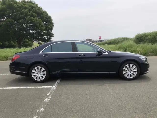 メルセデス・ベンツ Ｓ５５０Ｌ 福岡県 2016(平28)年 2.7万km カバンサイトブルー 純正メーカーナビ/　フルセグTV/CD/DVD/Bluetooth/360°カメラ/アクティブパーキングアシスト/パノラミックスライディングルーフ/ウィンカーミラー/クルーズコントロール/サンルーフ/木目調革巻きステアリング/全席パワーシート、シートヒーター/後席電動ブラインド/Burmesterサラウンドサウンドシステム/プッシュスタート/ETC/純正18インチアルミホイール/ドライブレコーダー【DRY-WiFiV5】/レーダー探知機【Z260Cｓｄ】/アンビエントライト/保証書/取扱説明書/レーダーセーフティパッケージ/・ブレーキアシストプラス/・後方衝突警告システム/・PRE-SAFEブレーキ/・アクティブレーンキーピングアシスト/・アクティブブラインドスポットアシスト/・ディストロニックプラス/・チャイルドセーフティシートセンサー（助手席）