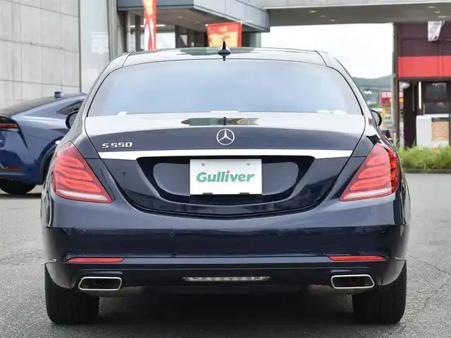 メルセデス・ベンツ Ｓ５５０Ｌ 福岡県 2016(平28)年 2.7万km カバンサイトブルー 純正メーカーナビ/　フルセグTV/CD/DVD/Bluetooth/360°カメラ/アクティブパーキングアシスト/パノラミックスライディングルーフ/ウィンカーミラー/クルーズコントロール/木目調革巻きステアリング/全席パワーシート、シートヒーター/後席電動ブラインド/Burmesterサラウンドサウンドシステム/プッシュスタート/ETC/純正18インチアルミホイール/ドライブレコーダー【DRY-WiFiV5】/レーダー探知機【Z260Cｓｄ】/アンビエントライト/保証書/取扱説明書/レーダーセーフティパッケージ/・ブレーキアシストプラス/・後方衝突警告システム/・PRE-SAFEブレーキ/・アクティブレーンキーピングアシスト/・アクティブブラインドスポットアシスト/・ディストロニックプラス/・チャイルドセーフティシートセンサー（助手席）