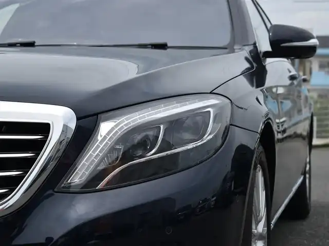 メルセデス・ベンツ Ｓ５５０Ｌ 福岡県 2016(平28)年 2.7万km カバンサイトブルー 純正メーカーナビ/　フルセグTV/CD/DVD/Bluetooth/360°カメラ/アクティブパーキングアシスト/パノラミックスライディングルーフ/ウィンカーミラー/クルーズコントロール/木目調革巻きステアリング/全席パワーシート、シートヒーター/後席電動ブラインド/Burmesterサラウンドサウンドシステム/プッシュスタート/ETC/純正18インチアルミホイール/ドライブレコーダー【DRY-WiFiV5】/レーダー探知機【Z260Cｓｄ】/アンビエントライト/保証書/取扱説明書/レーダーセーフティパッケージ/・ブレーキアシストプラス/・後方衝突警告システム/・PRE-SAFEブレーキ/・アクティブレーンキーピングアシスト/・アクティブブラインドスポットアシスト/・ディストロニックプラス/・チャイルドセーフティシートセンサー（助手席）