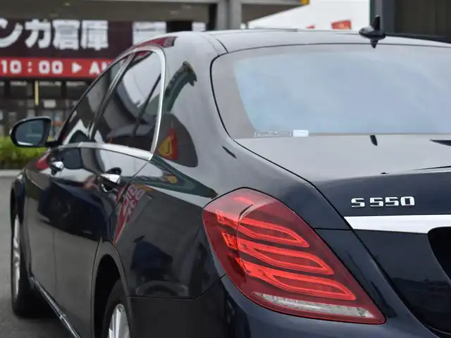 メルセデス・ベンツ Ｓ５５０Ｌ 福岡県 2016(平28)年 2.7万km カバンサイトブルー 純正メーカーナビ/　フルセグTV/CD/DVD/Bluetooth/360°カメラ/アクティブパーキングアシスト/パノラミックスライディングルーフ/ウィンカーミラー/クルーズコントロール/木目調革巻きステアリング/全席パワーシート、シートヒーター/後席電動ブラインド/Burmesterサラウンドサウンドシステム/プッシュスタート/ETC/純正18インチアルミホイール/ドライブレコーダー【DRY-WiFiV5】/レーダー探知機【Z260Cｓｄ】/アンビエントライト/保証書/取扱説明書/レーダーセーフティパッケージ/・ブレーキアシストプラス/・後方衝突警告システム/・PRE-SAFEブレーキ/・アクティブレーンキーピングアシスト/・アクティブブラインドスポットアシスト/・ディストロニックプラス/・チャイルドセーフティシートセンサー（助手席）