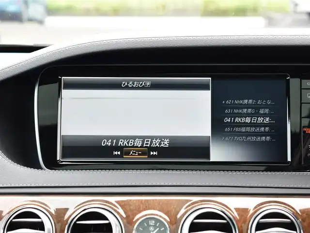 メルセデス・ベンツ Ｓ５５０Ｌ 福岡県 2016(平28)年 2.7万km カバンサイトブルー 純正メーカーナビ/　フルセグTV/CD/DVD/Bluetooth/360°カメラ/アクティブパーキングアシスト/パノラミックスライディングルーフ/ウィンカーミラー/クルーズコントロール/木目調革巻きステアリング/全席パワーシート、シートヒーター/後席電動ブラインド/Burmesterサラウンドサウンドシステム/プッシュスタート/ETC/純正18インチアルミホイール/ドライブレコーダー【DRY-WiFiV5】/レーダー探知機【Z260Cｓｄ】/アンビエントライト/保証書/取扱説明書/レーダーセーフティパッケージ/・ブレーキアシストプラス/・後方衝突警告システム/・PRE-SAFEブレーキ/・アクティブレーンキーピングアシスト/・アクティブブラインドスポットアシスト/・ディストロニックプラス/・チャイルドセーフティシートセンサー（助手席）