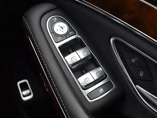 メルセデス・ベンツ Ｓ５５０Ｌ 福岡県 2016(平28)年 2.7万km カバンサイトブルー 純正メーカーナビ/　フルセグTV/CD/DVD/Bluetooth/360°カメラ/アクティブパーキングアシスト/パノラミックスライディングルーフ/ウィンカーミラー/クルーズコントロール/木目調革巻きステアリング/全席パワーシート、シートヒーター/後席電動ブラインド/Burmesterサラウンドサウンドシステム/プッシュスタート/ETC/純正18インチアルミホイール/ドライブレコーダー【DRY-WiFiV5】/レーダー探知機【Z260Cｓｄ】/アンビエントライト/保証書/取扱説明書/レーダーセーフティパッケージ/・ブレーキアシストプラス/・後方衝突警告システム/・PRE-SAFEブレーキ/・アクティブレーンキーピングアシスト/・アクティブブラインドスポットアシスト/・ディストロニックプラス/・チャイルドセーフティシートセンサー（助手席）
